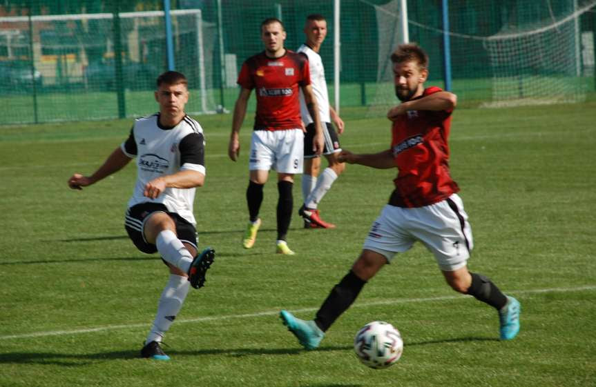 Piłka nożna. IV liga podkarpacka. Mecz Czarni 1910 Jasło - Piast Tuczempy 1-1