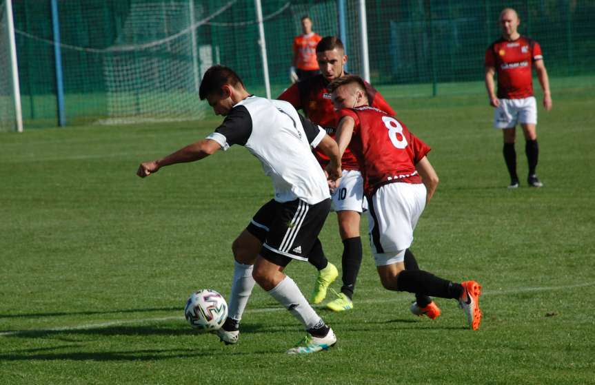 Piłka nożna. IV liga podkarpacka. Mecz Czarni 1910 Jasło - Piast Tuczempy 1-1