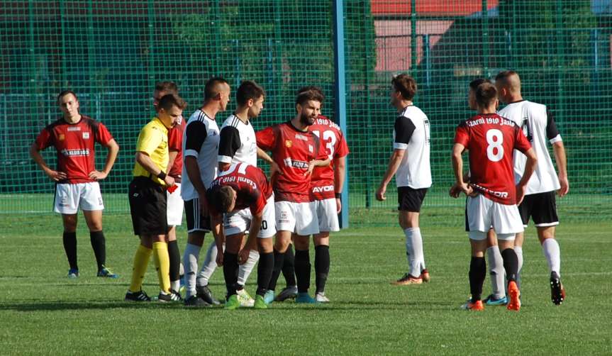 Piłka nożna. IV liga podkarpacka. Mecz Czarni 1910 Jasło - Piast Tuczempy 1-1