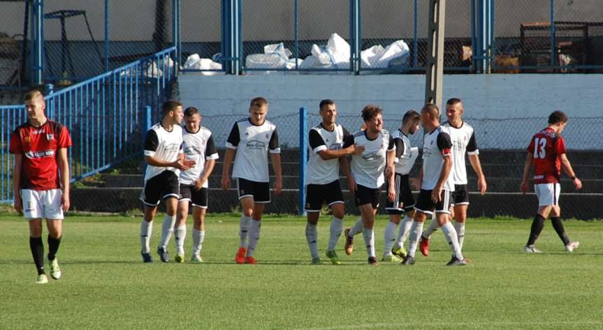 Piłka nożna. IV liga podkarpacka. Mecz Czarni 1910 Jasło - Piast Tuczempy 1-1