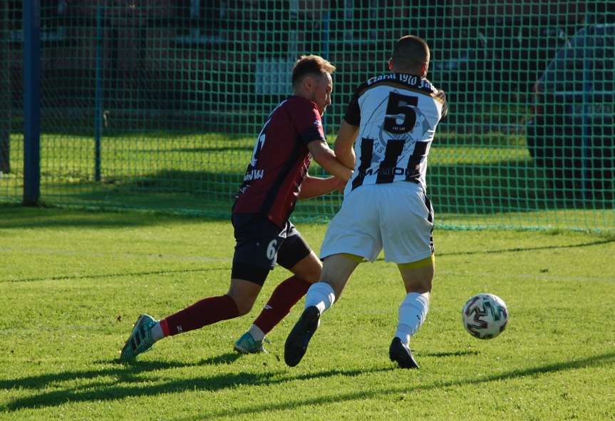 Piłka nożna. IV liga podkarpacka. Mecz Czarni 1910 Jasło - Wisłok Wiśniowa 1-3