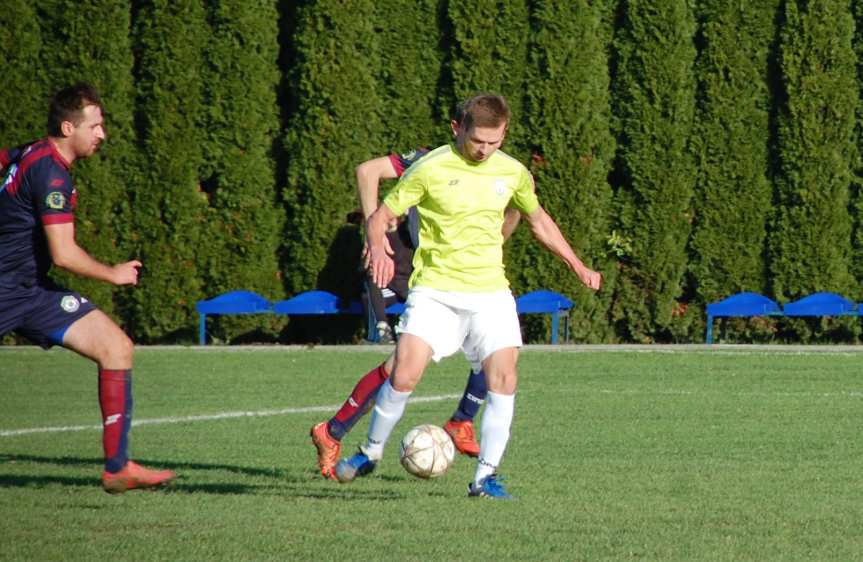 Piłka nożna. V liga krośnieńska. LKS Skołyszyn - Ostoja Kołaczyce 2-2