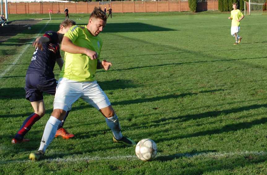 Piłka nożna. V liga krośnieńska. LKS Skołyszyn - Ostoja Kołaczyce 2-2