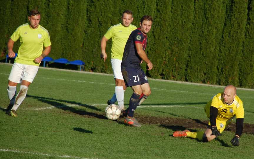 Piłka nożna. V liga krośnieńska. LKS Skołyszyn - Ostoja Kołaczyce 2-2