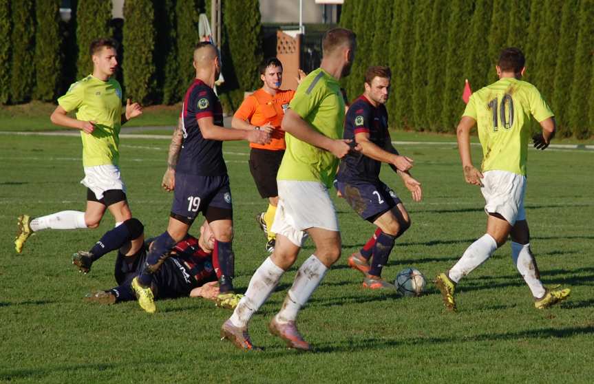 Piłka nożna. V liga krośnieńska. LKS Skołyszyn - Ostoja Kołaczyce 2-2