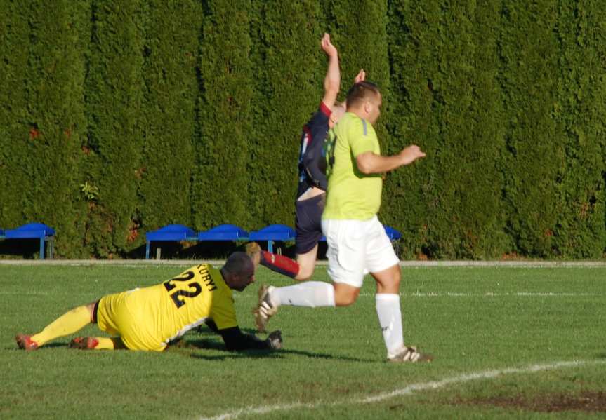 Piłka nożna. V liga krośnieńska. LKS Skołyszyn - Ostoja Kołaczyce 2-2