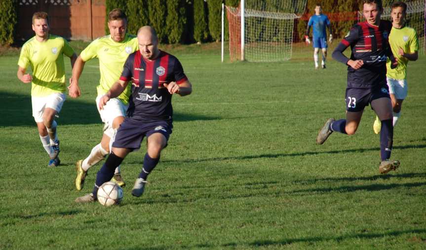 Piłka nożna. V liga krośnieńska. LKS Skołyszyn - Ostoja Kołaczyce 2-2