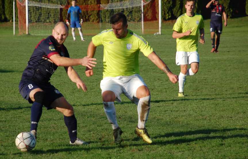 Piłka nożna. V liga krośnieńska. LKS Skołyszyn - Ostoja Kołaczyce 2-2