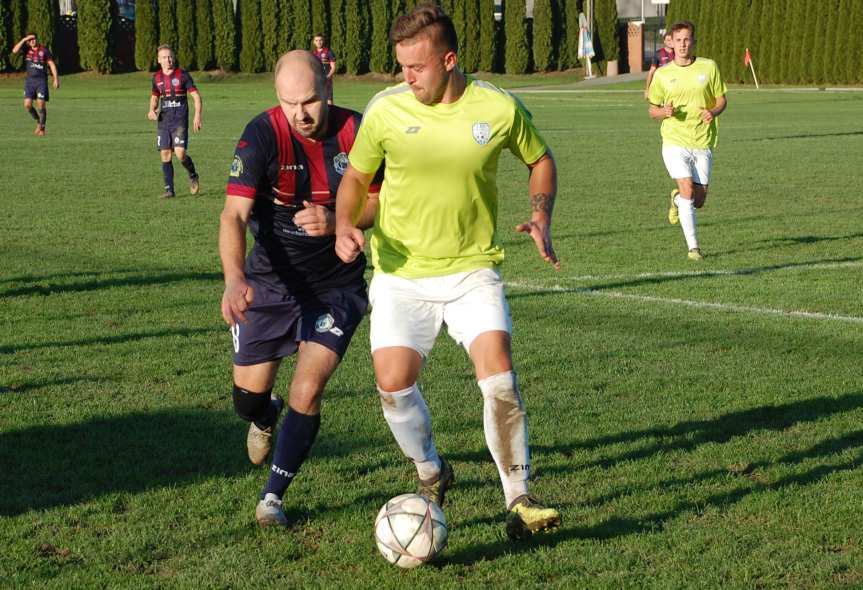 Piłka nożna. V liga krośnieńska. LKS Skołyszyn - Ostoja Kołaczyce 2-2