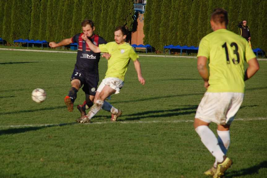 Piłka nożna. V liga krośnieńska. LKS Skołyszyn - Ostoja Kołaczyce 2-2