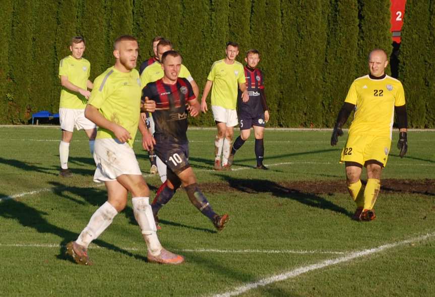 Piłka nożna. V liga krośnieńska. LKS Skołyszyn - Ostoja Kołaczyce 2-2