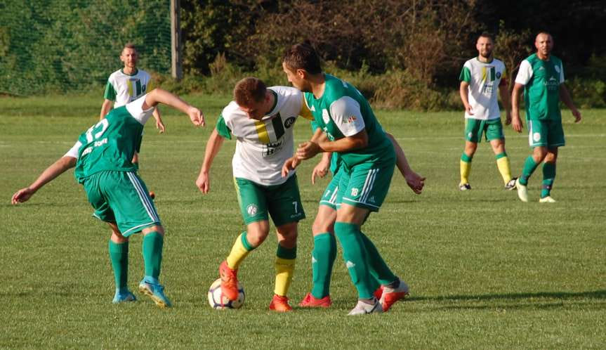 Piłka nożna. V liga krośnieńska. Mecz LKS Czeluśnica - Bieszczady Arłamów Ustrzyki Dolne