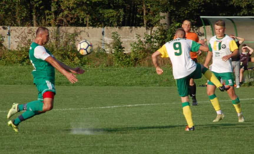 Piłka nożna. V liga krośnieńska. Mecz LKS Czeluśnica - Bieszczady Arłamów Ustrzyki Dolne