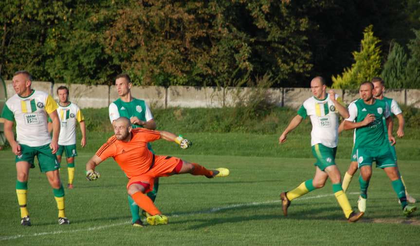 Piłka nożna. V liga krośnieńska. Mecz LKS Czeluśnica - Bieszczady Arłamów Ustrzyki Dolne