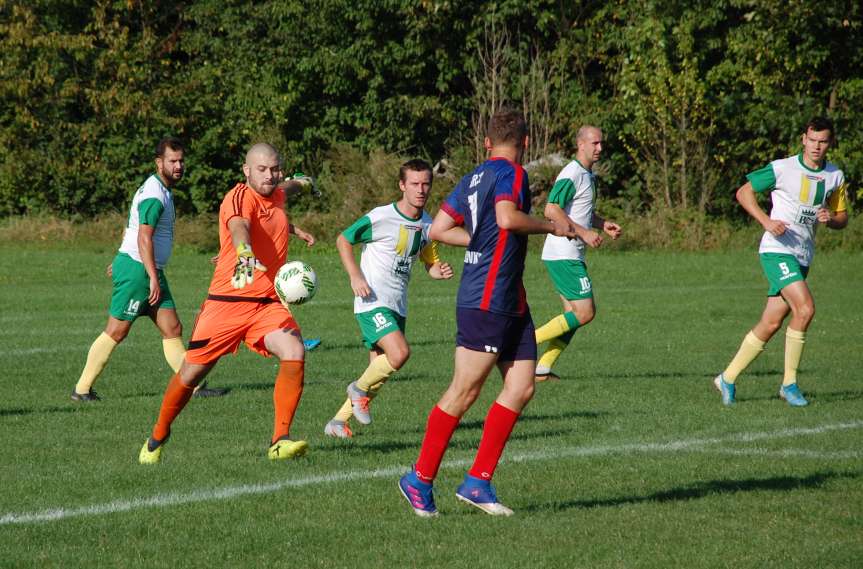 Piłka nożna. V liga krośnieńska. Mecz LKS Czeluśnica - Orzeł Faliszówka 0-0