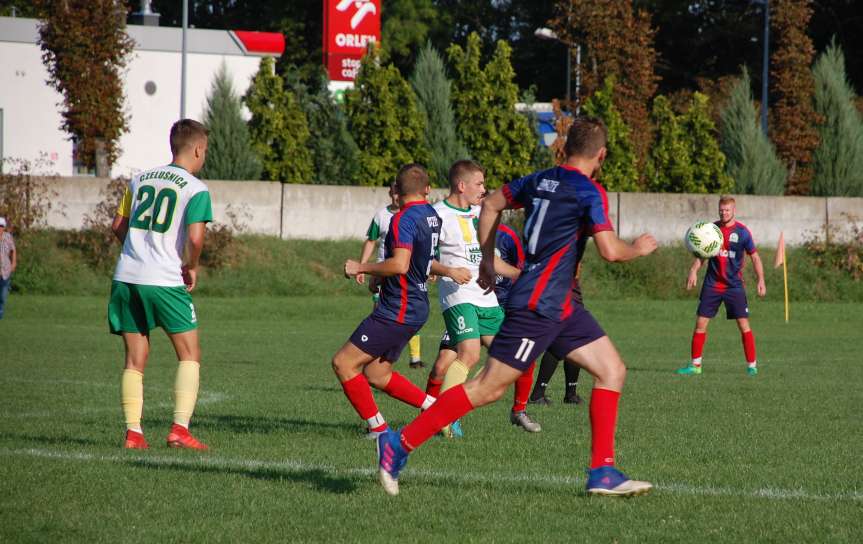 Piłka nożna. V liga krośnieńska. Mecz LKS Czeluśnica - Orzeł Faliszówka 0-0