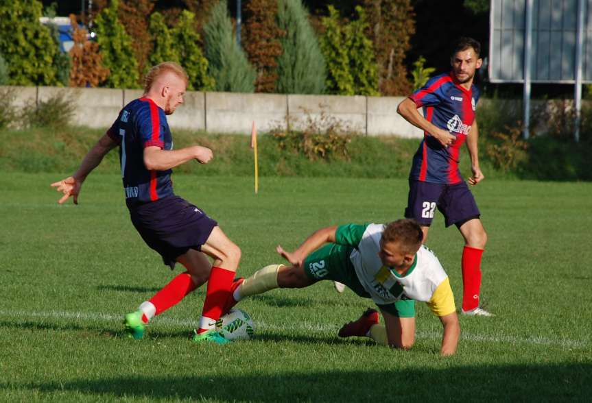 Piłka nożna. V liga krośnieńska. Mecz LKS Czeluśnica - Orzeł Faliszówka 0-0