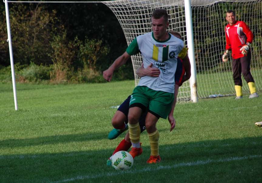 Piłka nożna. V liga krośnieńska. Mecz LKS Czeluśnica - Orzeł Faliszówka 0-0