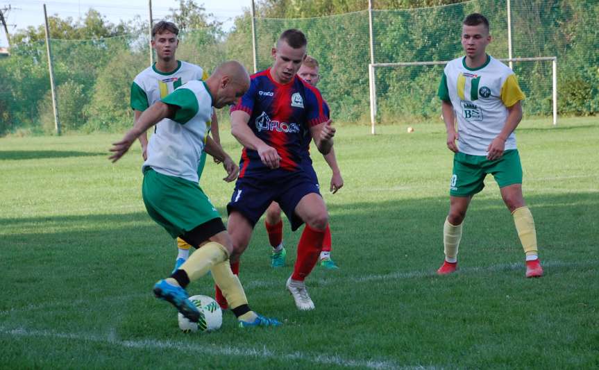 Piłka nożna. V liga krośnieńska. Mecz LKS Czeluśnica - Orzeł Faliszówka 0-0