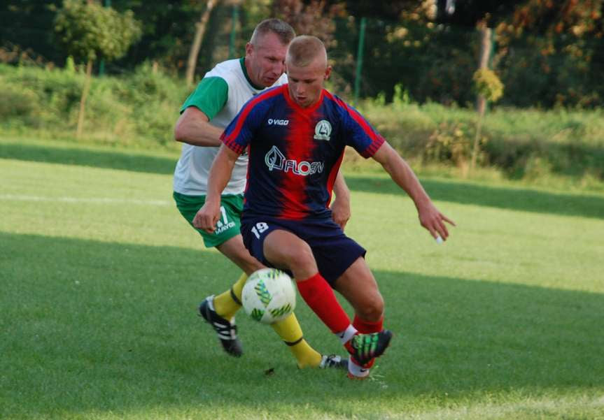 Piłka nożna. V liga krośnieńska. Mecz LKS Czeluśnica - Orzeł Faliszówka 0-0