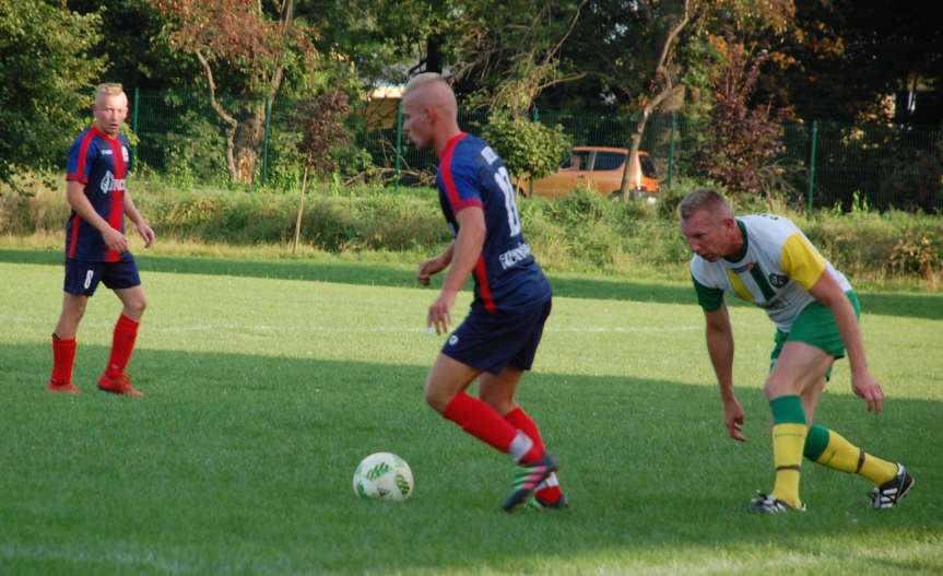 Piłka nożna. V liga krośnieńska. Mecz LKS Czeluśnica - Orzeł Faliszówka 0-0