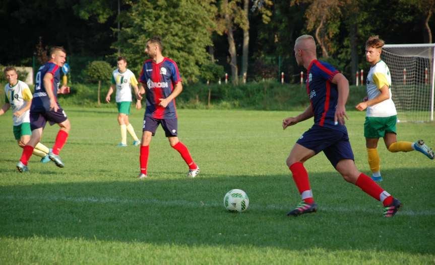 Piłka nożna. V liga krośnieńska. Mecz LKS Czeluśnica - Orzeł Faliszówka 0-0