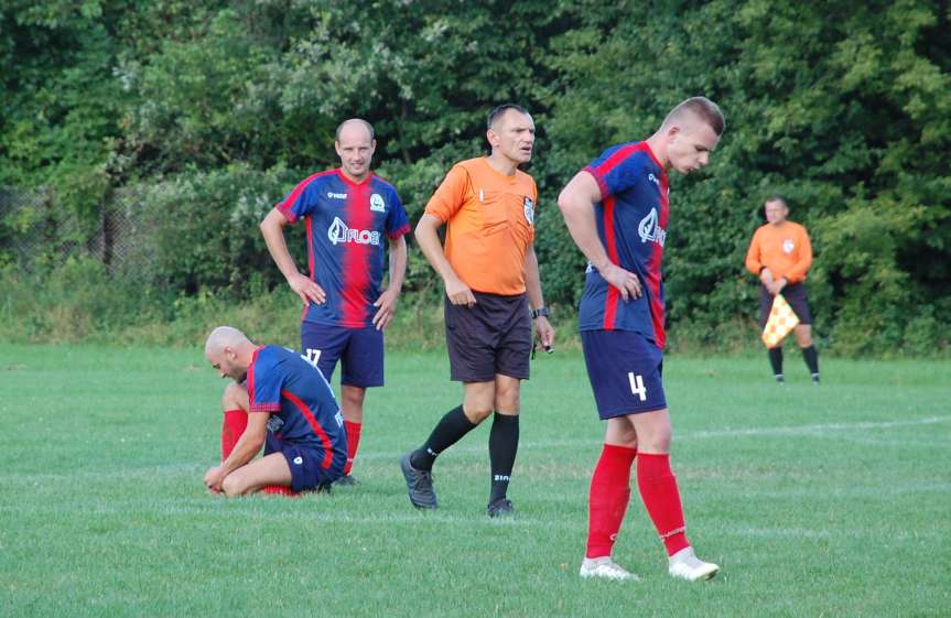 Piłka nożna. V liga krośnieńska. Mecz LKS Czeluśnica - Orzeł Faliszówka 0-0