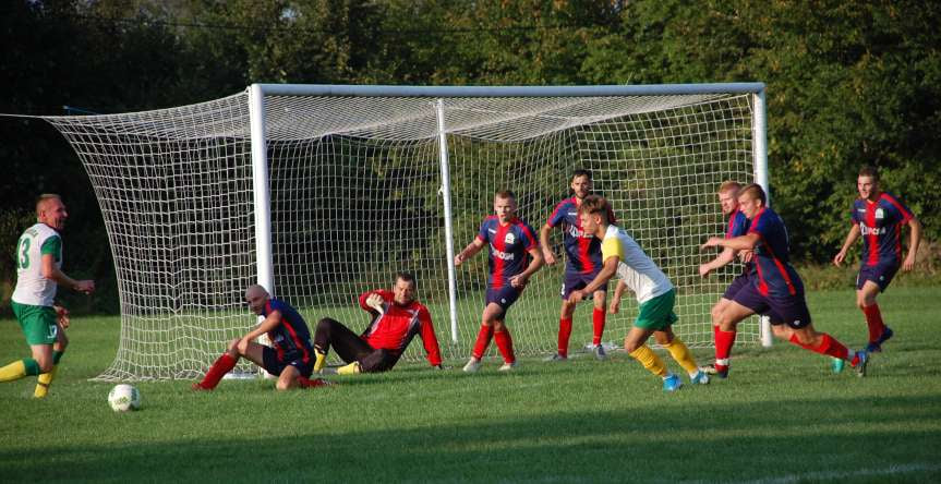 Piłka nożna. V liga krośnieńska. Mecz LKS Czeluśnica - Orzeł Faliszówka 0-0