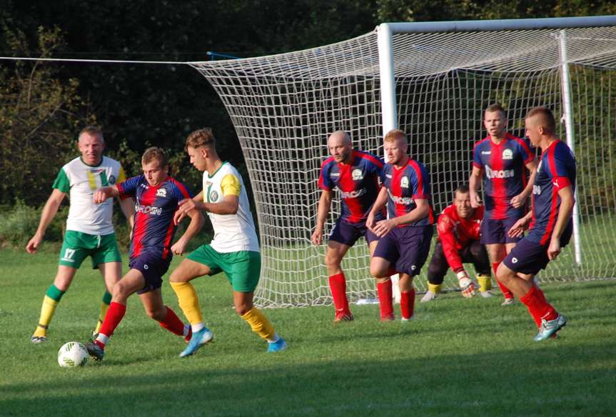 Piłka nożna. V liga krośnieńska. Mecz LKS Czeluśnica - Orzeł Faliszówka 0-0