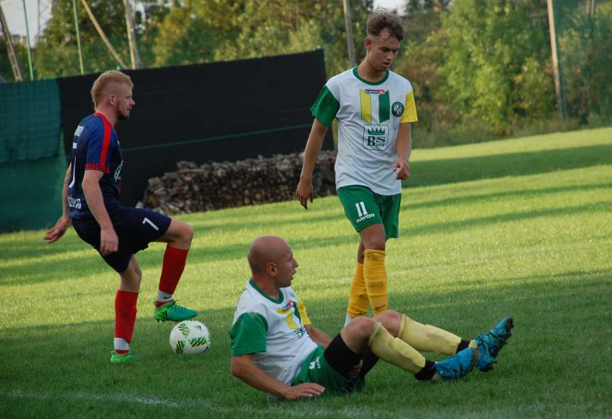 Piłka nożna. V liga krośnieńska. Mecz LKS Czeluśnica - Orzeł Faliszówka 0-0