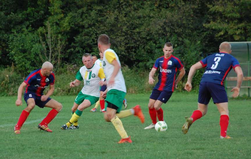 Piłka nożna. V liga krośnieńska. Mecz LKS Czeluśnica - Orzeł Faliszówka 0-0