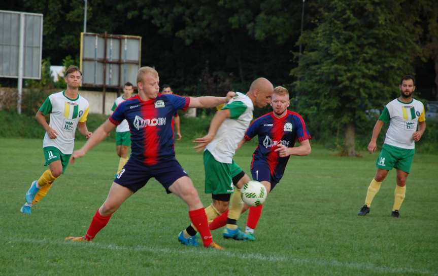 Piłka nożna. V liga krośnieńska. Mecz LKS Czeluśnica - Orzeł Faliszówka 0-0