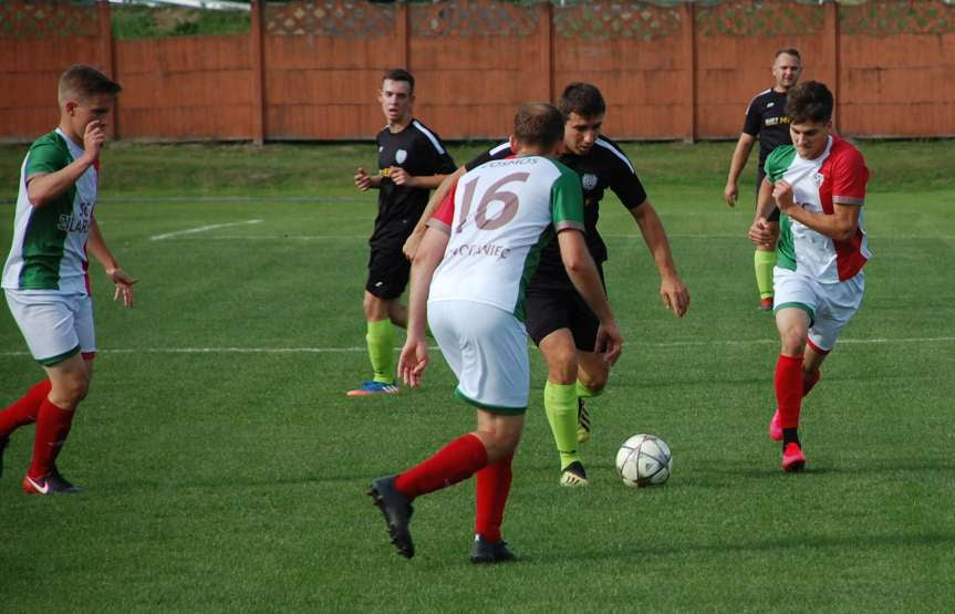 Piłka nożna. V liga krośnieńska. Mecz LKS Skołyszyn - Cosmos Nowotaniec 0-7