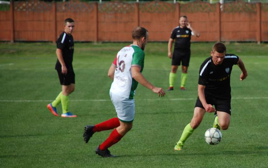 Piłka nożna. V liga krośnieńska. Mecz LKS Skołyszyn - Cosmos Nowotaniec 0-7