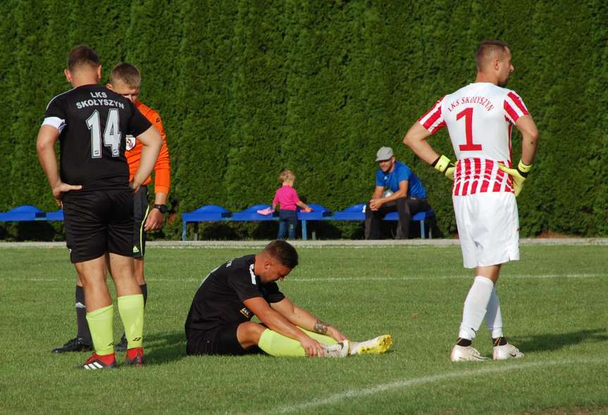 Piłka nożna. V liga krośnieńska. Mecz LKS Skołyszyn - Cosmos Nowotaniec 0-7