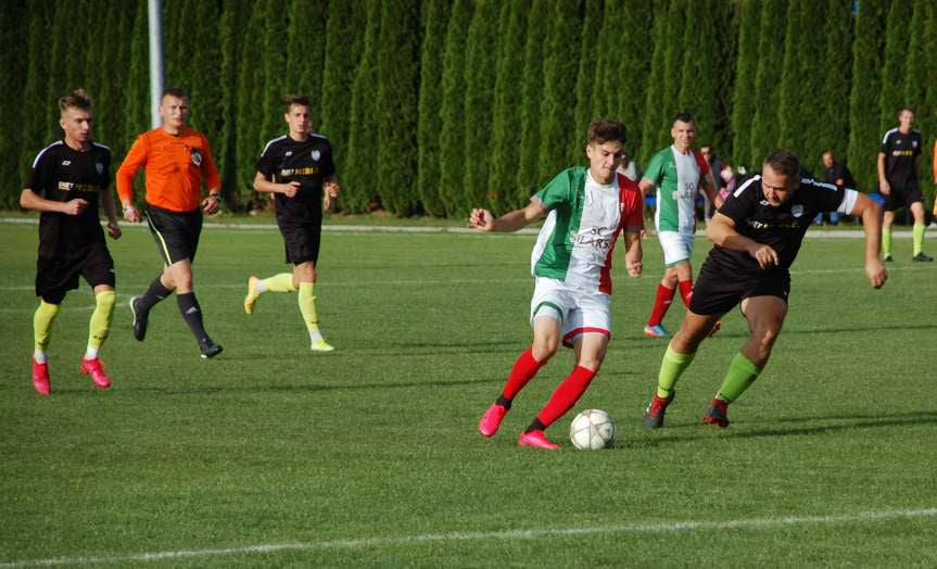 Piłka nożna. V liga krośnieńska. Mecz LKS Skołyszyn - Cosmos Nowotaniec 0-7