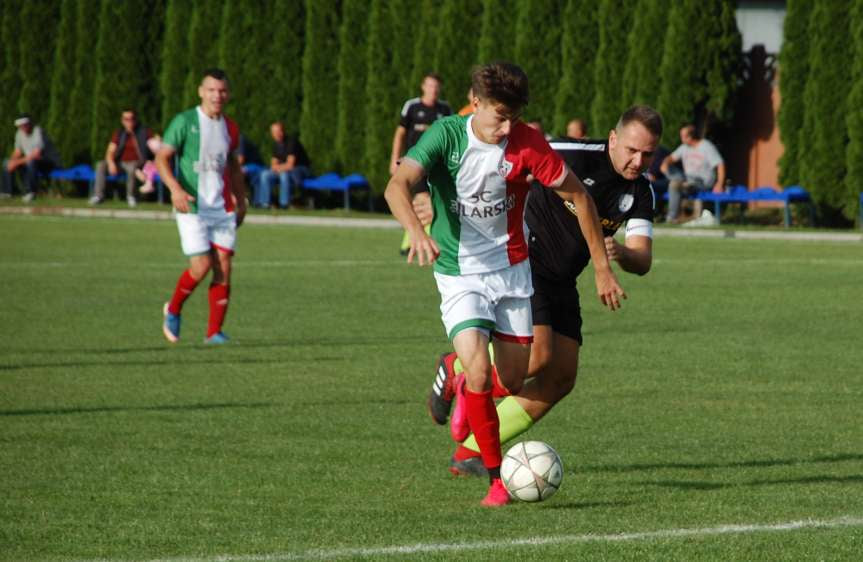 Piłka nożna. V liga krośnieńska. Mecz LKS Skołyszyn - Cosmos Nowotaniec 0-7