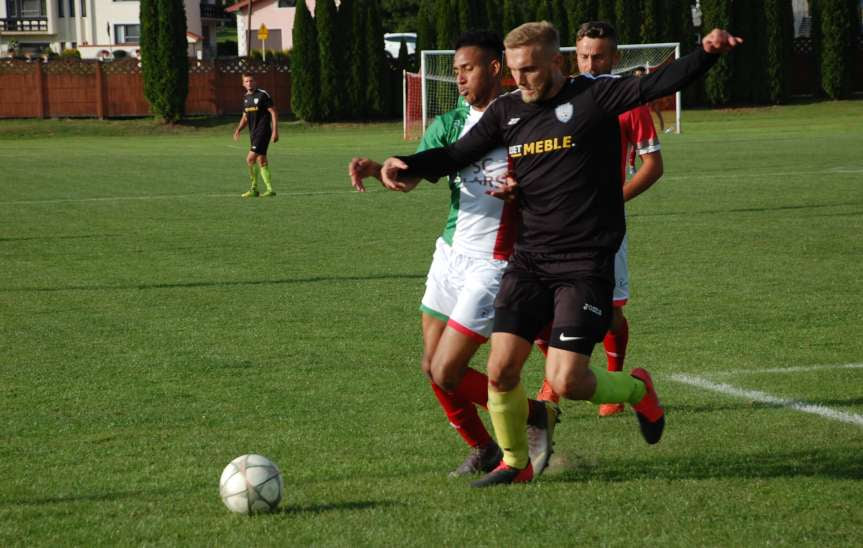 Piłka nożna. V liga krośnieńska. Mecz LKS Skołyszyn - Cosmos Nowotaniec 0-7