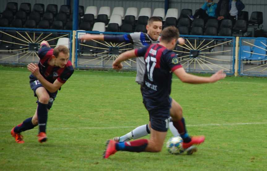 Piłka nożna. V liga krośnieńska. Mecz Nafta Jedlicze - Ostoja Kołaczyce 1-3