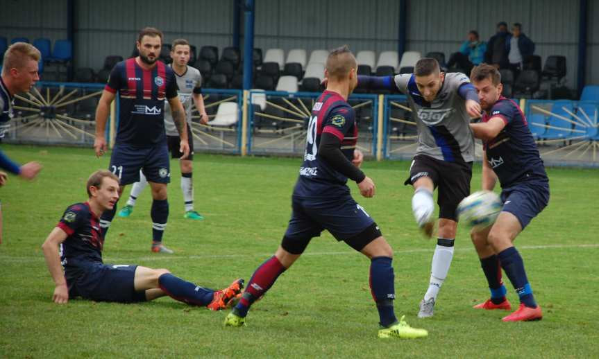 Piłka nożna. V liga krośnieńska. Mecz Nafta Jedlicze - Ostoja Kołaczyce 1-3