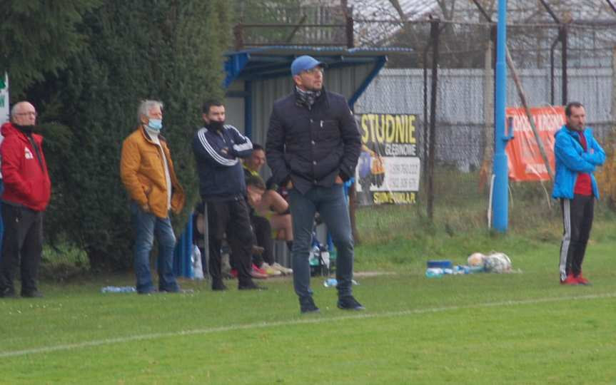 Piłka nożna. V liga krośnieńska. Mecz Nafta Jedlicze - Ostoja Kołaczyce 1-3