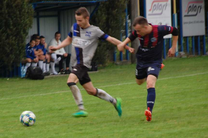 Piłka nożna. V liga krośnieńska. Mecz Nafta Jedlicze - Ostoja Kołaczyce 1-3