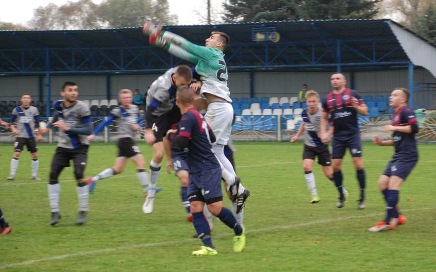 Piłka nożna. V liga krośnieńska. Mecz Nafta Jedlicze - Ostoja Kołaczyce 1-3