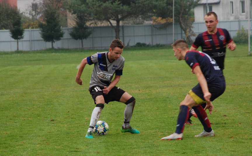 Piłka nożna. V liga krośnieńska. Mecz Nafta Jedlicze - Ostoja Kołaczyce 1-3