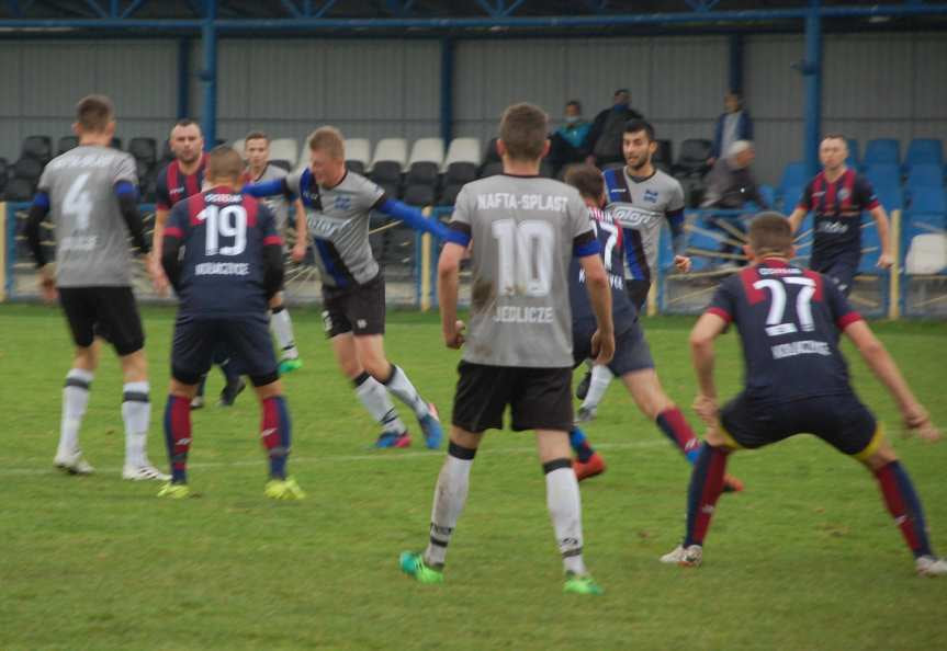 Piłka nożna. V liga krośnieńska. Mecz Nafta Jedlicze - Ostoja Kołaczyce 1-3