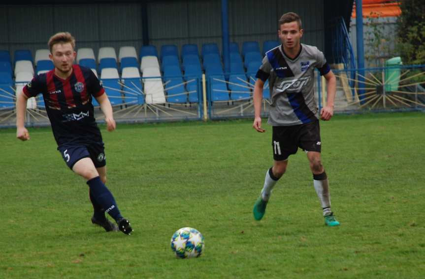 Piłka nożna. V liga krośnieńska. Mecz Nafta Jedlicze - Ostoja Kołaczyce 1-3