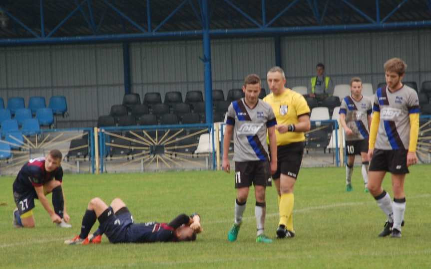 Piłka nożna. V liga krośnieńska. Mecz Nafta Jedlicze - Ostoja Kołaczyce 1-3