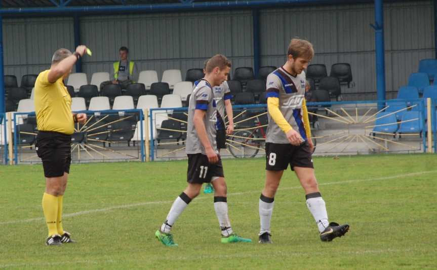 Piłka nożna. V liga krośnieńska. Mecz Nafta Jedlicze - Ostoja Kołaczyce 1-3