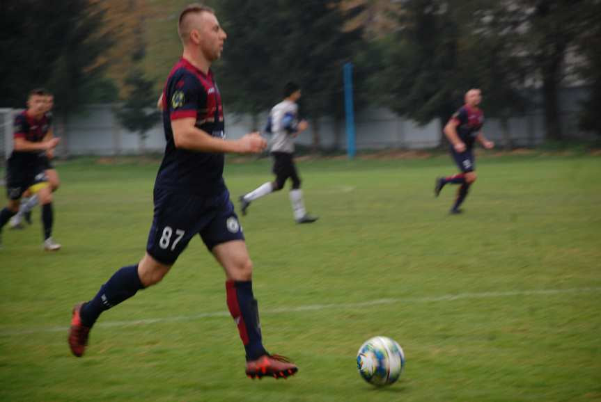 Piłka nożna. V liga krośnieńska. Mecz Nafta Jedlicze - Ostoja Kołaczyce 1-3