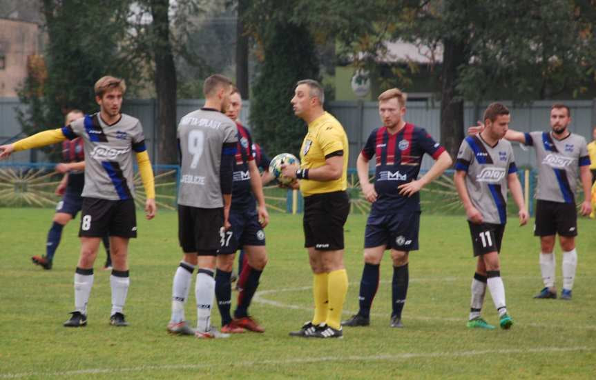 Piłka nożna. V liga krośnieńska. Mecz Nafta Jedlicze - Ostoja Kołaczyce 1-3